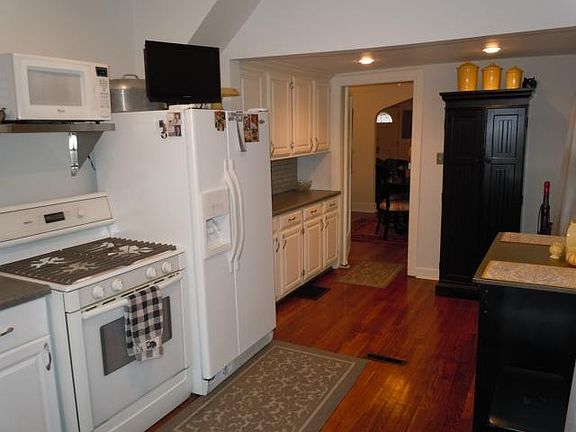 5th image of 6011 Oak St