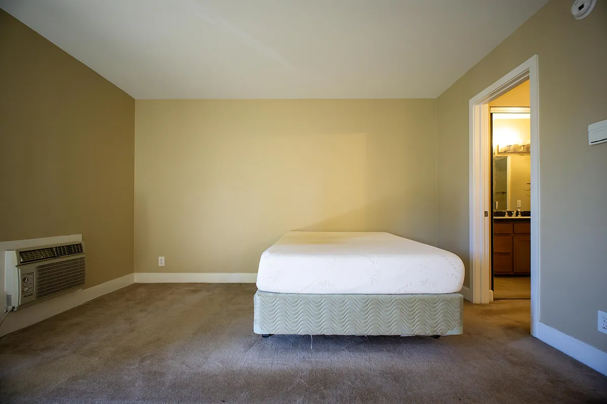 Building Photo - 10982 Roebling Ave #404