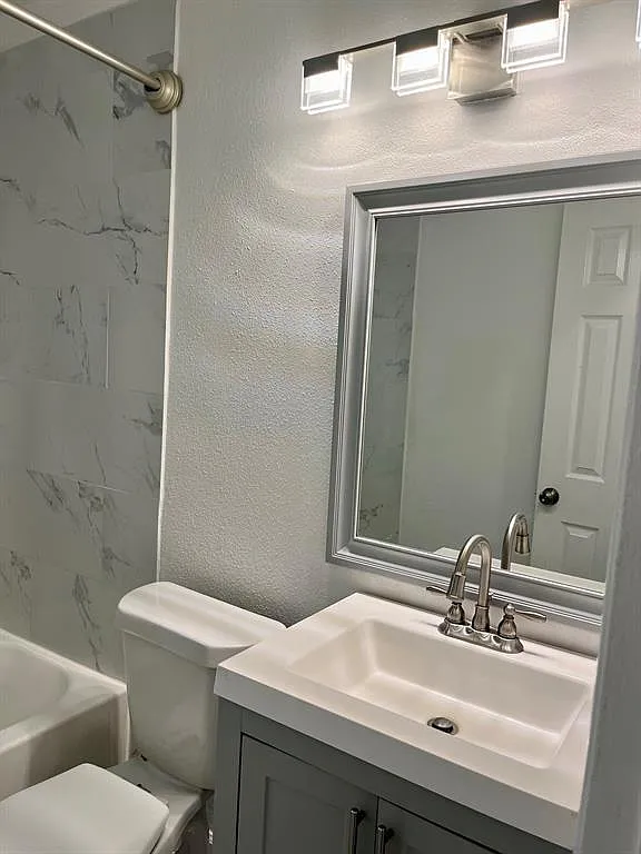 1 bed, 1.0 bath, 635 sqft, $999 — Photo 3