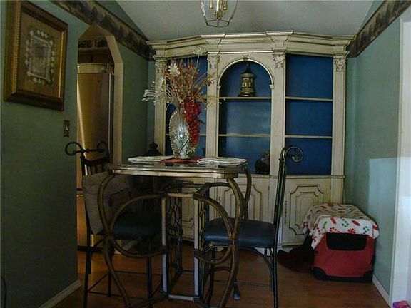 2nd image of 1890 Henry Smith St