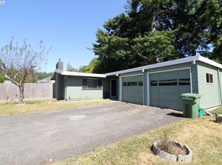 1635 Woodland Ct, Coos Bay, OR 97420