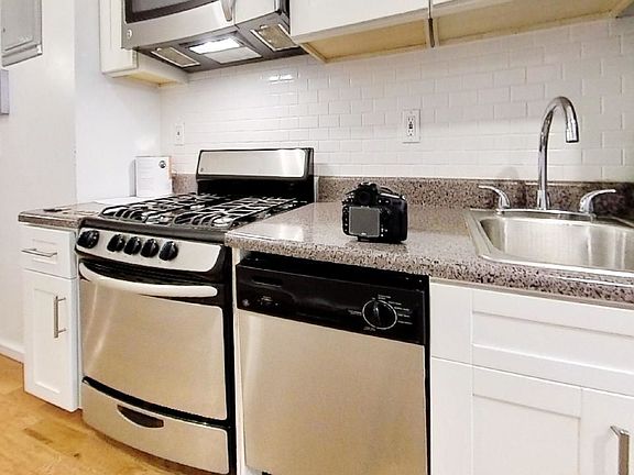 2nd image of 401 E 78th St #3A1