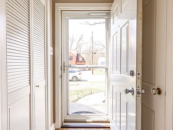 4th image of 222 Glenview Dr