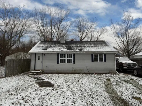 208 Dewey St, Dowagiac, MI 49047