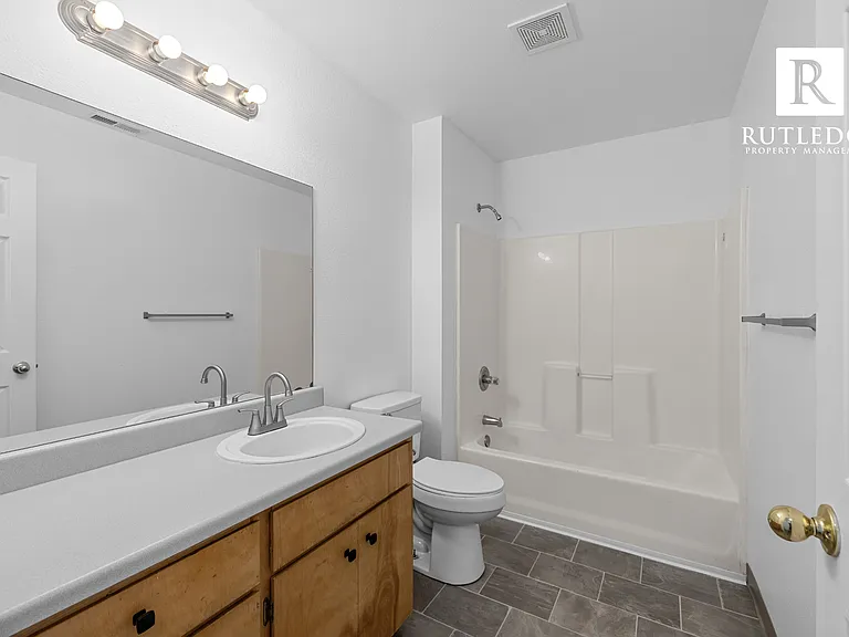 164 S Haskell St — Photo 12