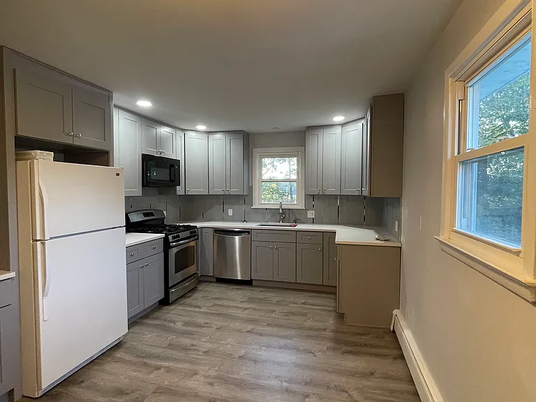 1198 Saw Mill River Rd #1 — Photo 4
