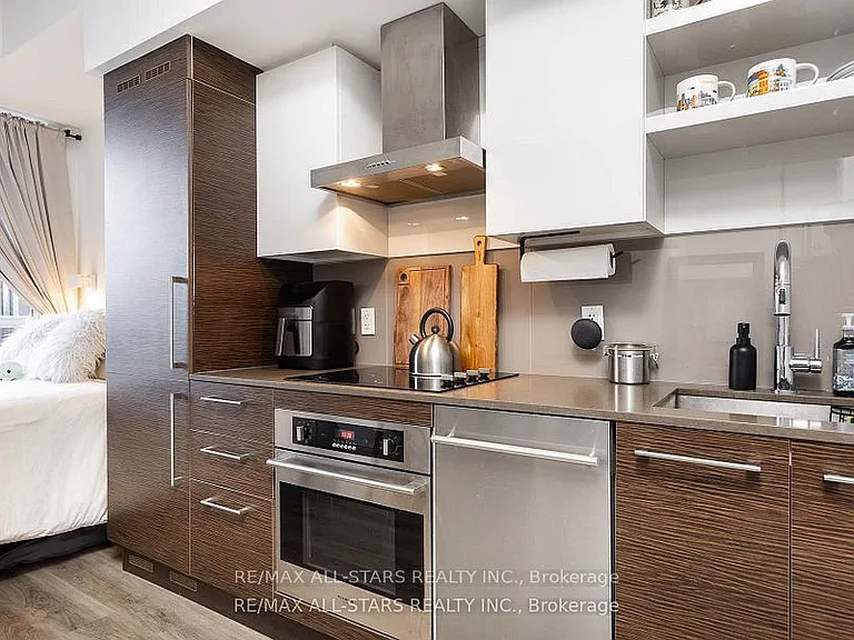 1030 King St W #908 — Photo 10