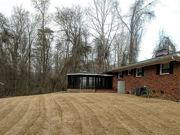 2nd image of 2850 Hollywood Dr