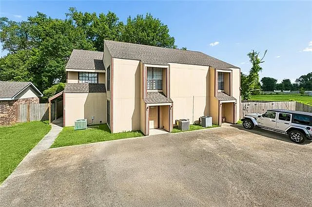 200 Maryland Dr #B — Photo 1