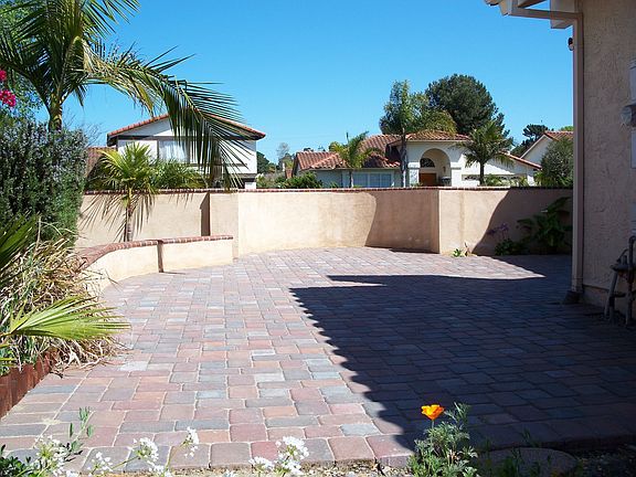 Courtyard view of Arc-wall