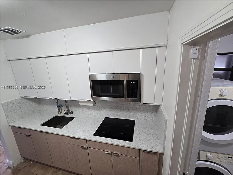 704 SW 2nd Ave — Photo 6
