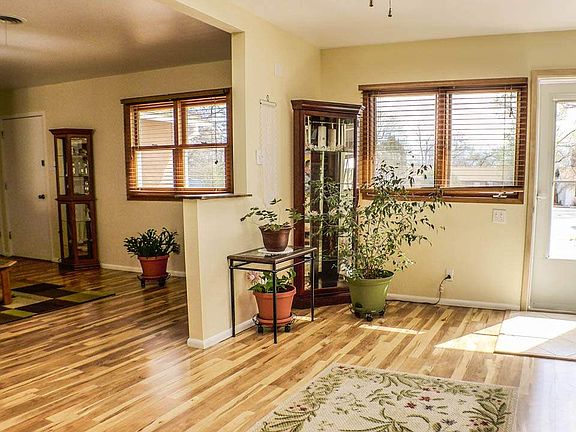 5th image of 63 Isleta Dr