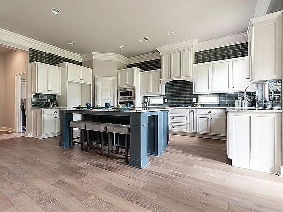 2nd image of 3208 N Del Monico Dr