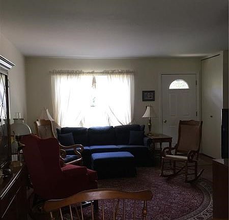 4th image of 709 S Market St