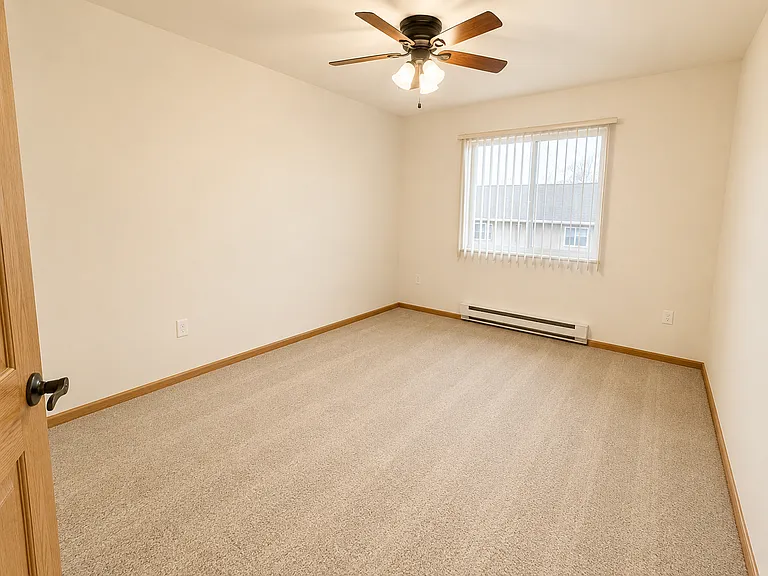 Berry Pointe Luxury Apartments — Photo 37