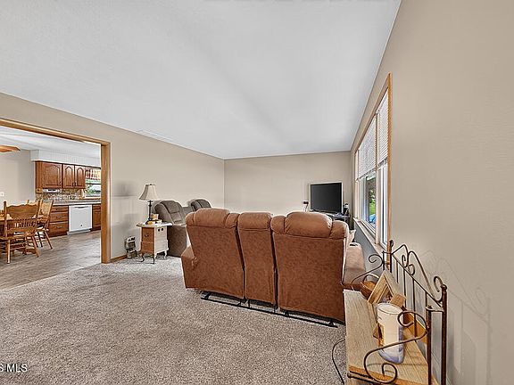 3rd image of 1141 Brookside Dr