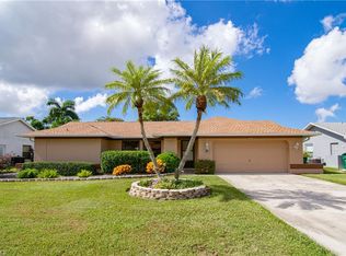 10741 Regent Cir, Naples, FL 34109