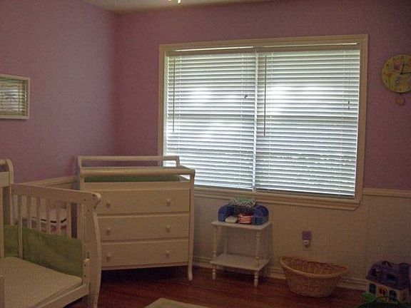 4th image of 210 Oakwood Dr