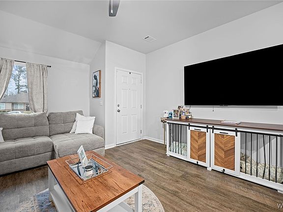 5th image of 14008 King Arthur Ct