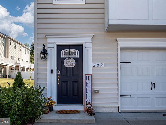 3rd image of 209 Hidden Brook Dr
