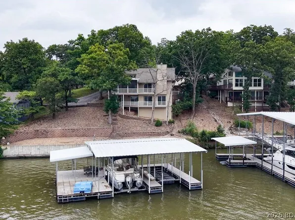1316 Castle Ct, Osage Beach, MO 65065
