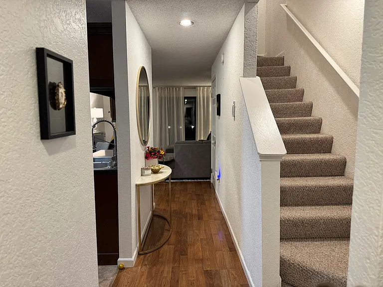 1850 Grant Ave S #E2 — Photo 1