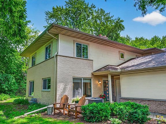3rd image of 65 Waunona Woods Ct