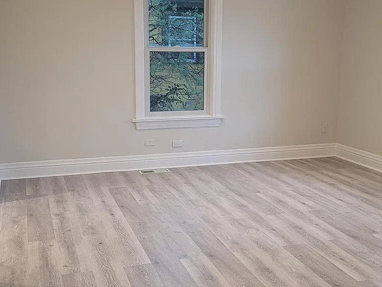 another view of the 13' 3" x 19' 6" Living/Family room