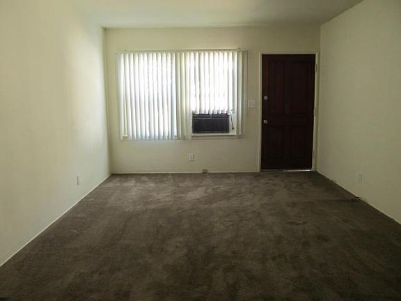 2nd image of 2611 W Victory Blvd APT B