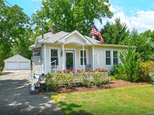 38 Roosevelt Avenue, Sayville, NY 11782