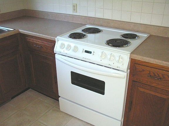 1148 N Oakwood Republic Mo-Kitchen 2