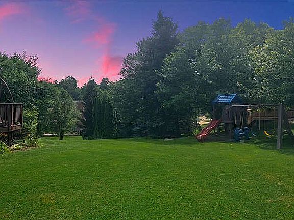 2nd image of 43855 Wabeek Ln