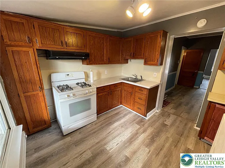944 W Gordon St — Photo 7