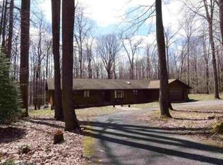 8 Scenic Woods Dr, Morgantown, WV 26508