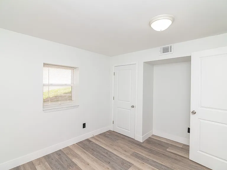 110 N Bluff St — Photo 16