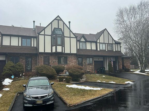 3rd image of 18 Cambridge Dr