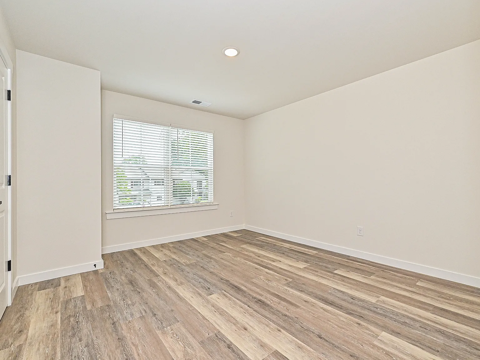 12thAveNE514 - 1 — Photo 4