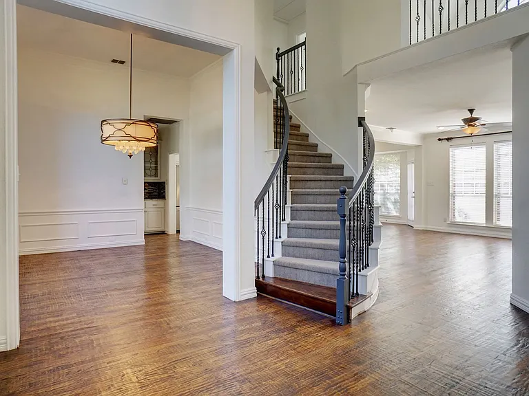 1307 Normandy Dr — Photo 3