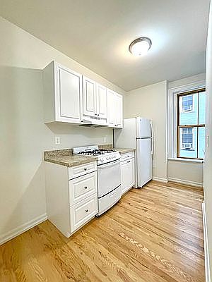 2nd image of 416 E 65th St APT 2H