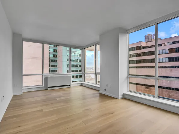 635 West 42nd Street image 6 of 28