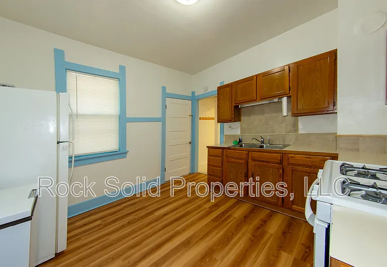 1216 Talbot Ct — Photo 11