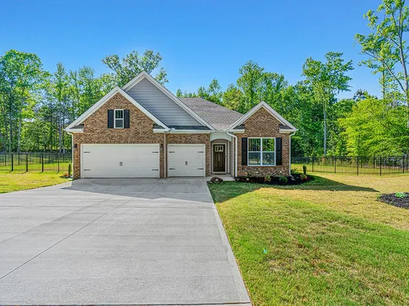 1206 Hunters Creek Blvd, Greenwood, SC 29649