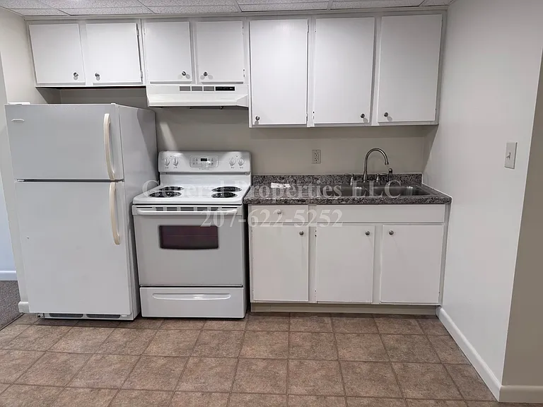 584 Riverside Dr — Photo 15