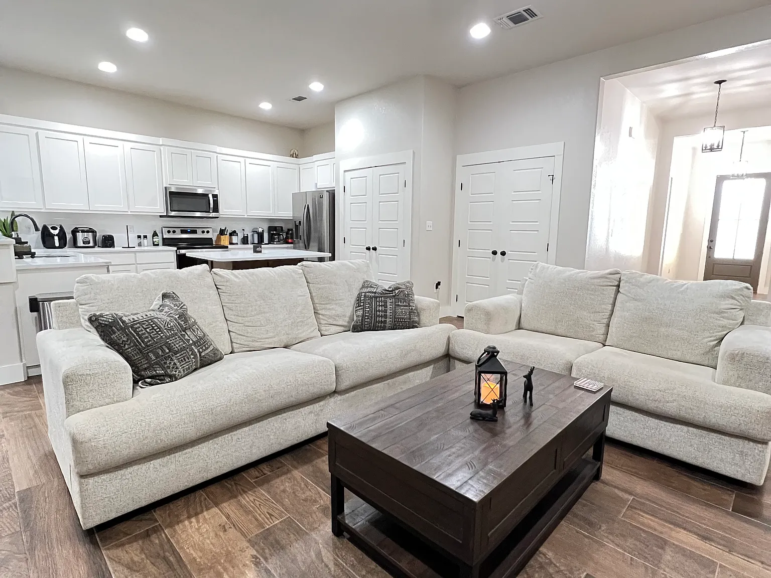 3 bed, 1841 sqft, $2,500 — Photo 3