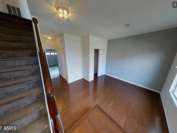 4th image of 23107 Sunbury St
