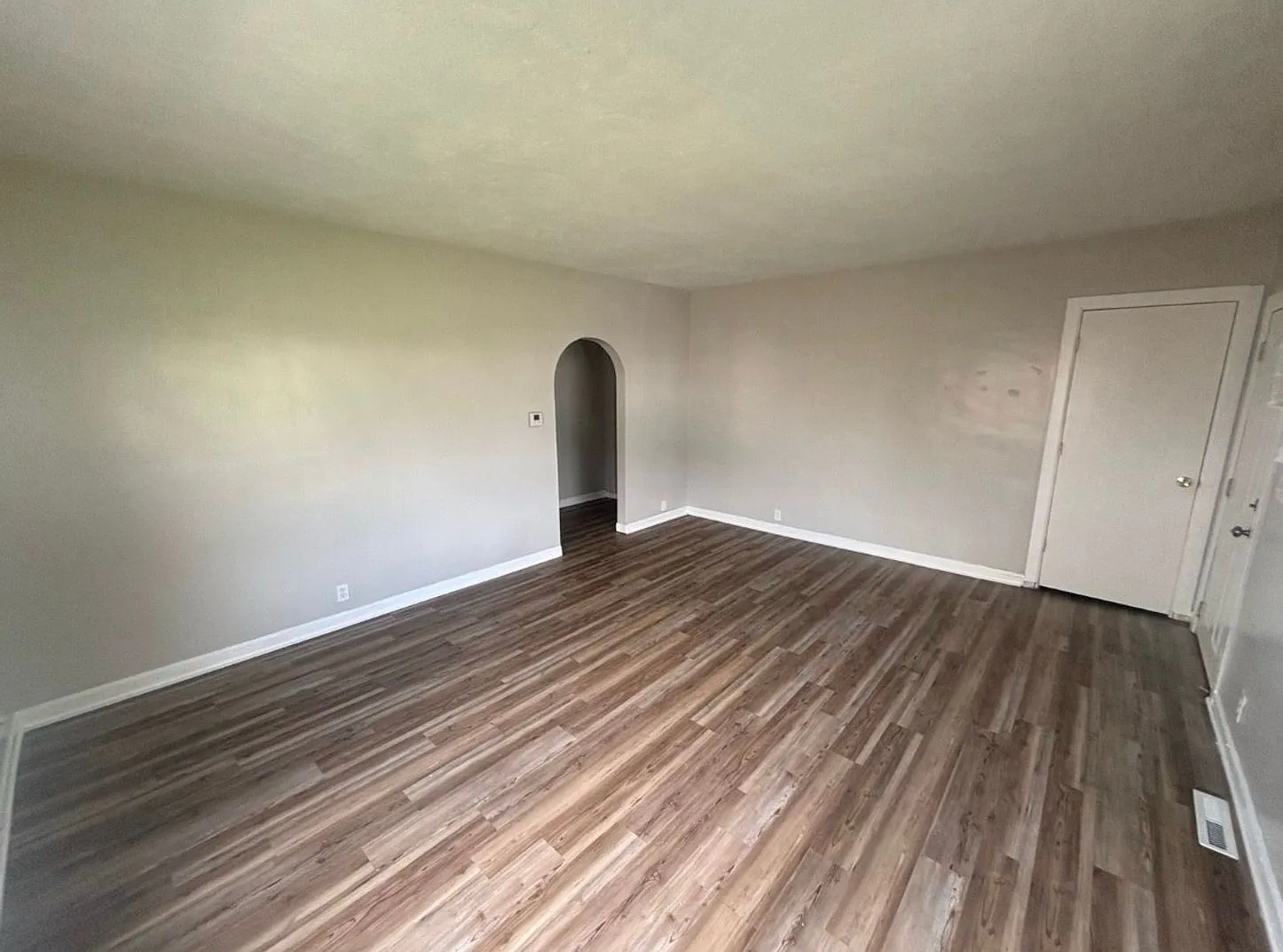 2 Bed 1 Bath — Photo 4