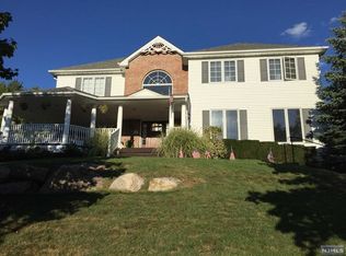 6 Pierson Ct, Mahwah, NJ 07430