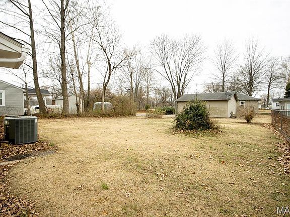 3rd image of 222 Parkway Dr