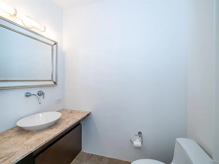 175 Huguenot St #1402 — Photo 3