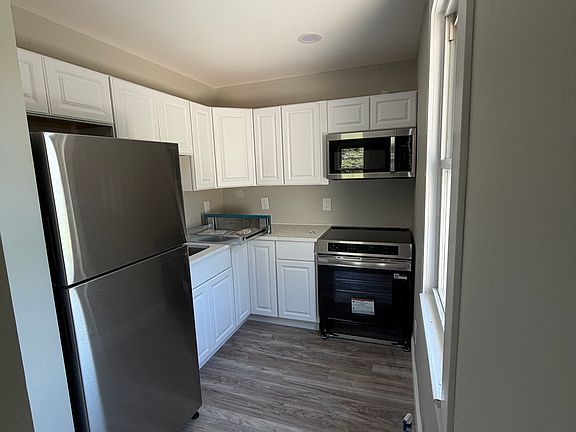 3rd image of 27 Phillips Ave #1